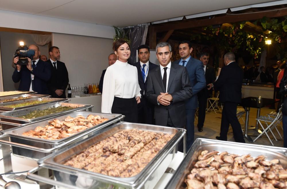 Mehriban Əliyeva Parisdə “Azərbaycan şəhərciyi”nin rəsmi açılışında iştirak edib (FOTO)