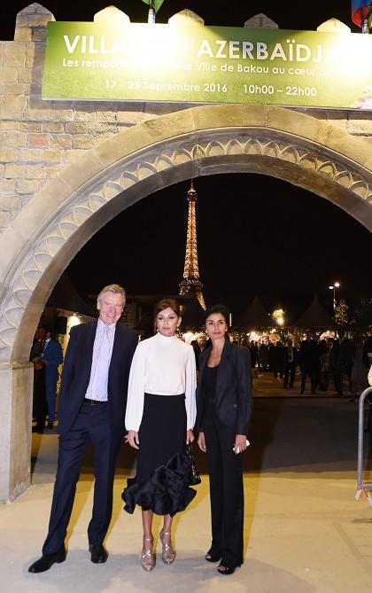 Mehriban Əliyeva Parisdə “Azərbaycan şəhərciyi”nin rəsmi açılışında iştirak edib (FOTO)