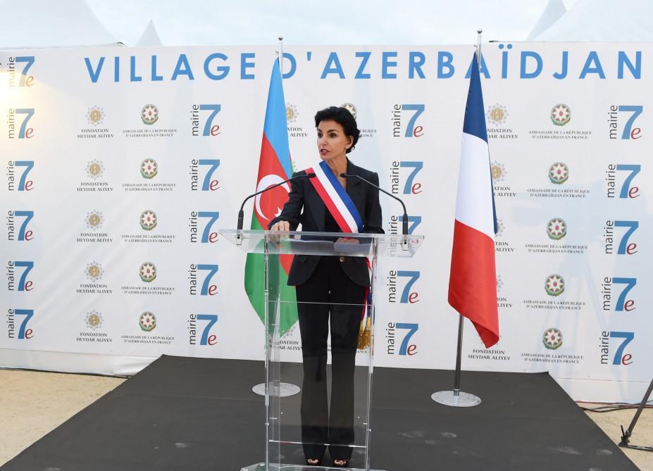 Mehriban Əliyeva Parisdə “Azərbaycan şəhərciyi”nin rəsmi açılışında iştirak edib (FOTO)