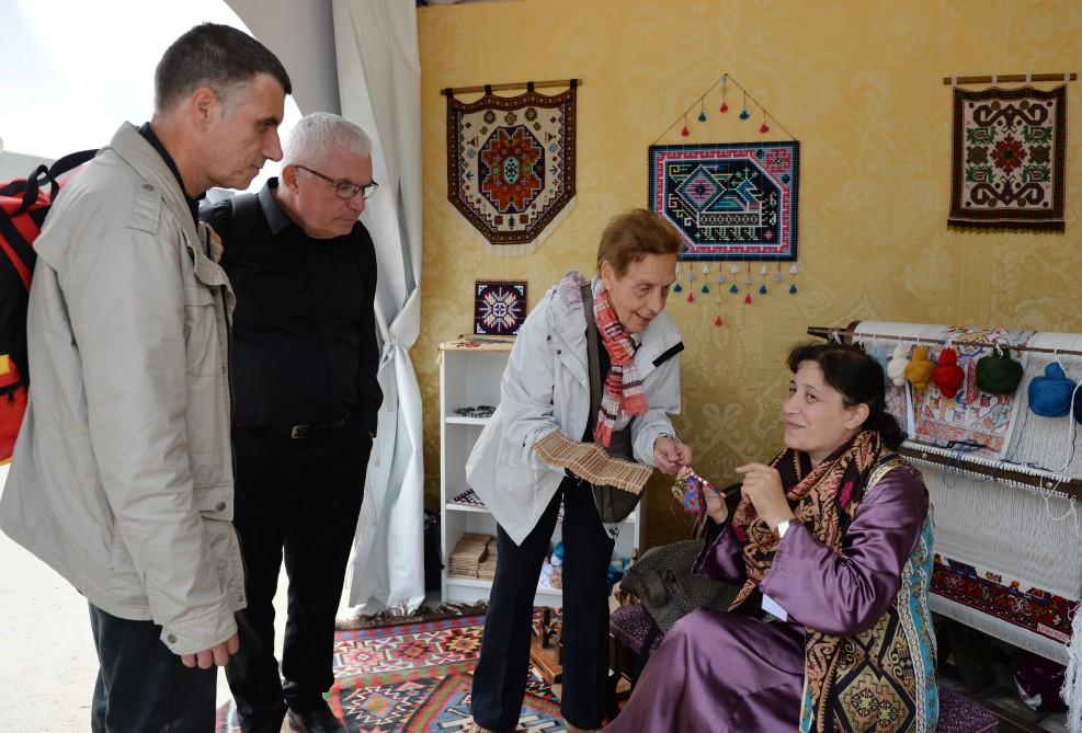 Mehriban Əliyeva Parisdə “Azərbaycan şəhərciyi”nin rəsmi açılışında iştirak edib (FOTO)