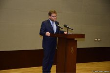Neftin qiymətinin azalması SOCAR-a mane olmayıb (FOTO)