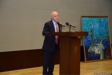 Neftin qiymətinin azalması SOCAR-a mane olmayıb (FOTO)