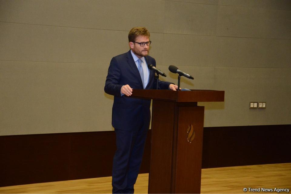Neftin qiymətinin azalması SOCAR-a mane olmayıb (FOTO)