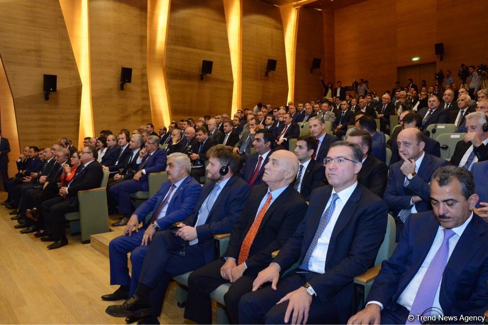 Neftin qiymətinin azalması SOCAR-a mane olmayıb (FOTO)