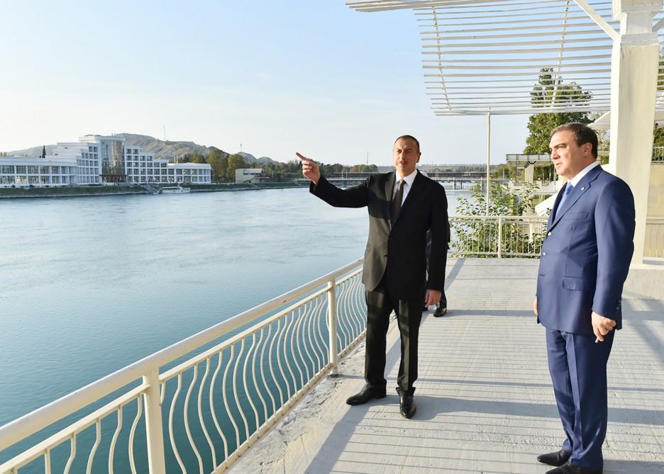 Prezident İlham Əliyev Mingəçevirdə aparılan abadlıq və tikinti işləri ilə tanış olub (FOTO)