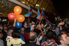 Paralimpiyaçılarımız Vətənə döndülər (FOTO)