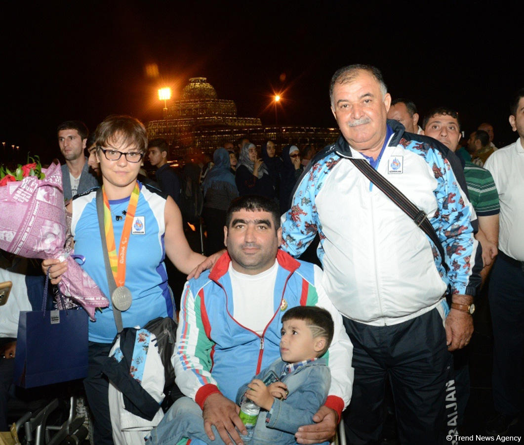 Paralimpiyaçılarımız Vətənə döndülər (FOTO)