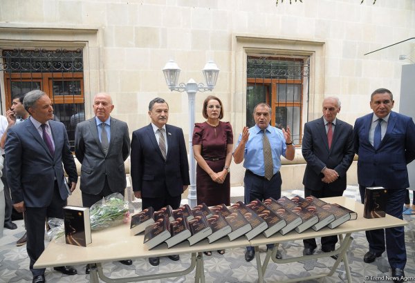 Sona Vəliyevanın “İşığa gedən yol” romanının təqdimat mərasimi keçirilib (FOTO)