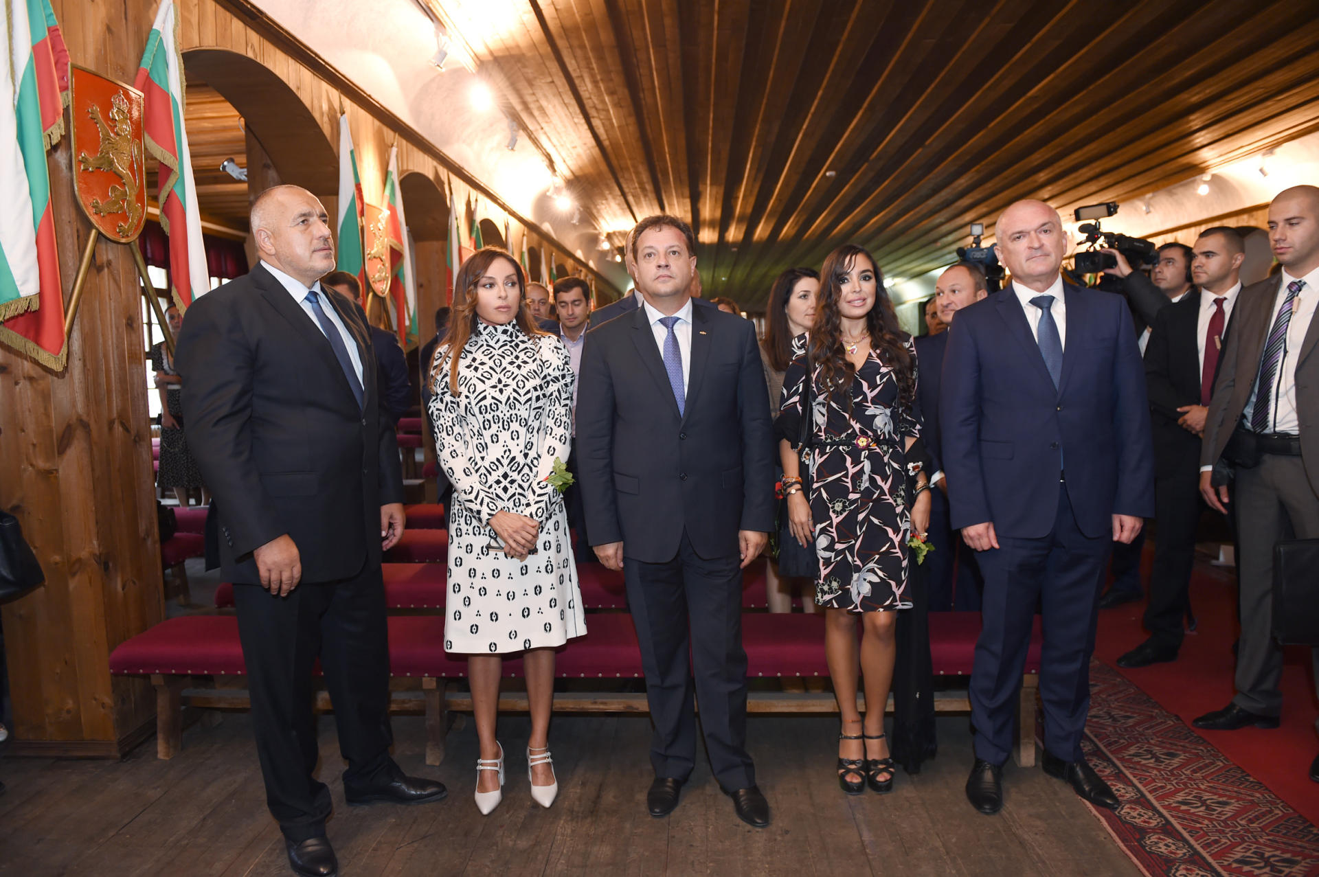 Birinci xanım Mehriban Əliyevaya Veliko Tırnovo şəhərində fəxri vətəndaş və fəxri doktor diplomları təqdim edilib (FOTO)
