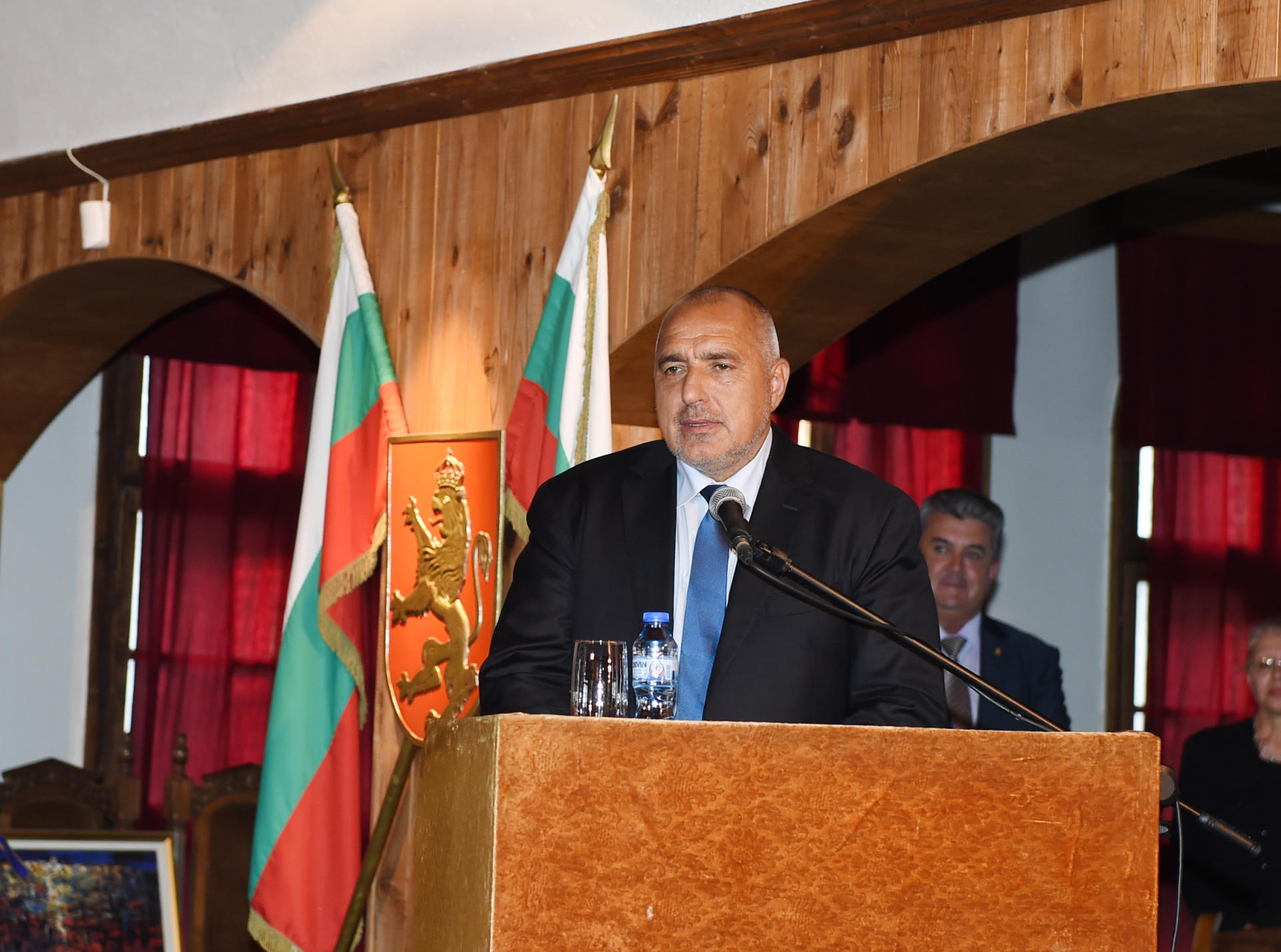 Birinci xanım Mehriban Əliyevaya Veliko Tırnovo şəhərində fəxri vətəndaş və fəxri doktor diplomları təqdim edilib (FOTO)