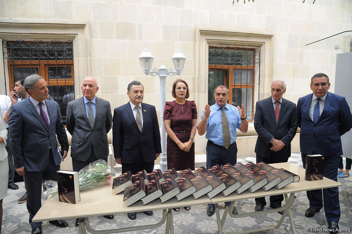 Sona Vəliyevanın “İşığa gedən yol” romanının təqdimat mərasimi keçirilib (FOTO)