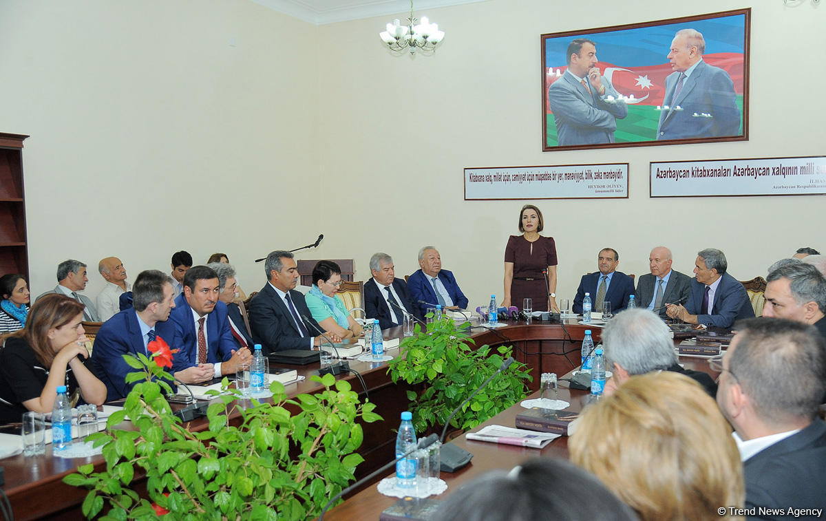Sona Vəliyevanın “İşığa gedən yol” romanının təqdimat mərasimi keçirilib (FOTO)