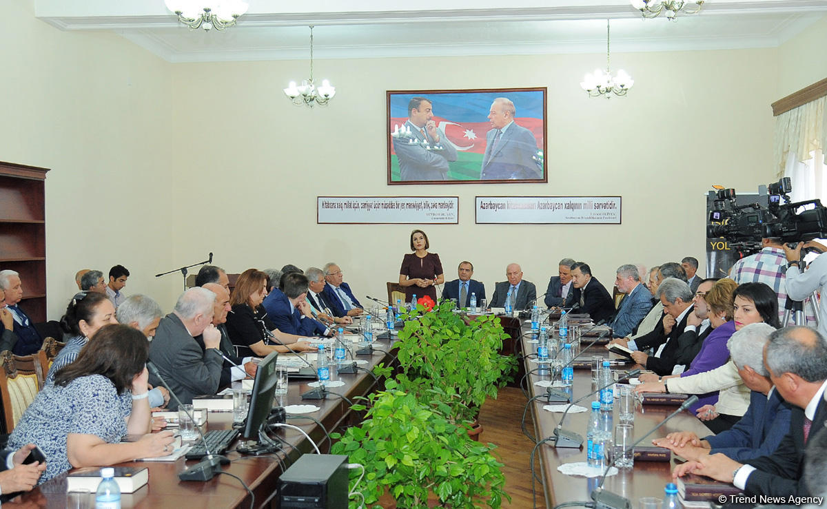 Sona Vəliyevanın “İşığa gedən yol” romanının təqdimat mərasimi keçirilib (FOTO)