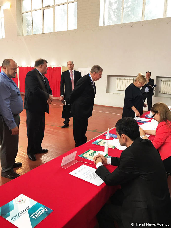 Avstraliya parlamentinin müşahidəçiləri də referendumun müşahidəsinə qoşuldular (FOTO)