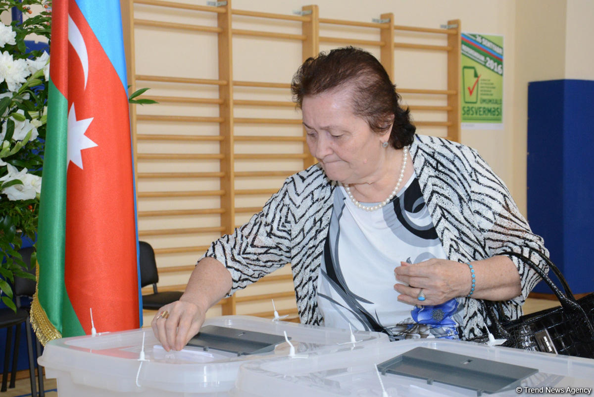 Azərbaycanda ümumxalq səsverməsi keçirilir (FOTO)