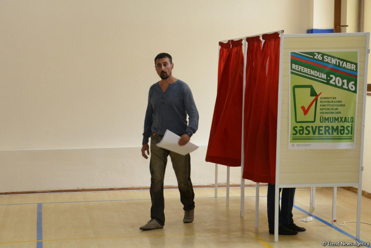 Azərbaycanda ümumxalq səsverməsi keçirilir (FOTO)