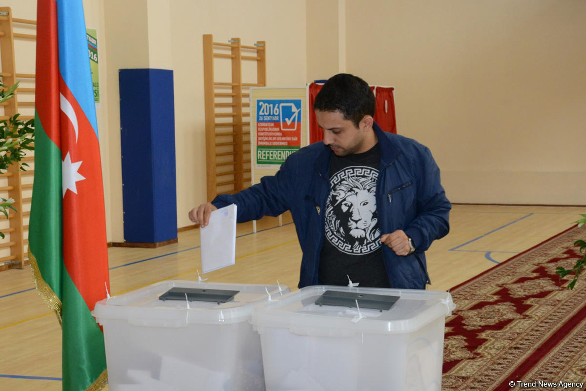 Azərbaycanda ümumxalq səsverməsi keçirilir (FOTO)