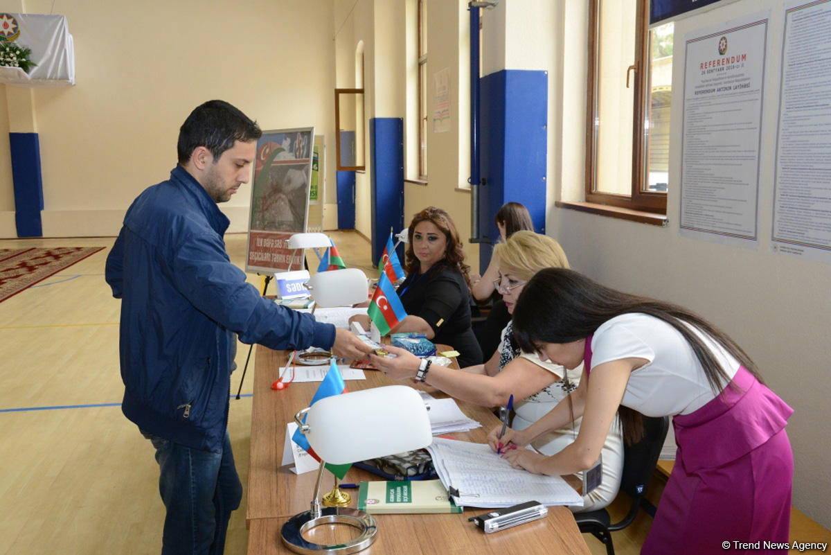 Azərbaycanda ümumxalq səsverməsi keçirilir (FOTO)