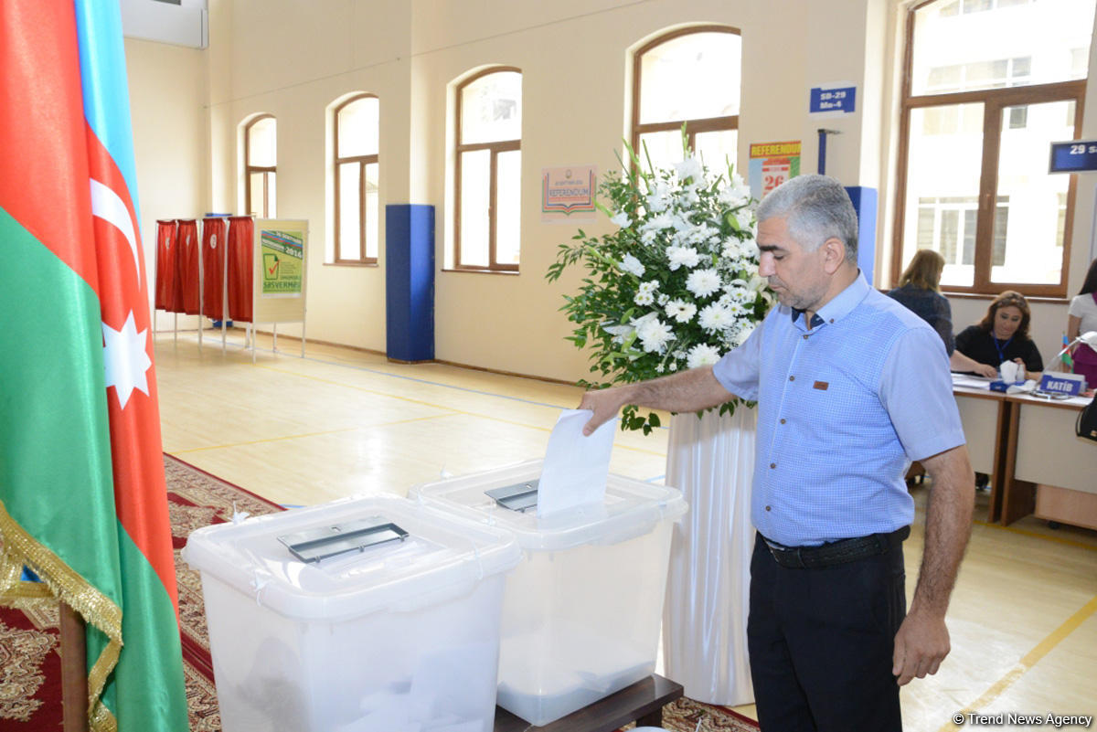 Azərbaycanda ümumxalq səsverməsi keçirilir (FOTO)