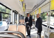 Prezident İlham Əliyev Sumqayıtda yeni sərnişin avtobusları ilə tanış olub (FOTO)
