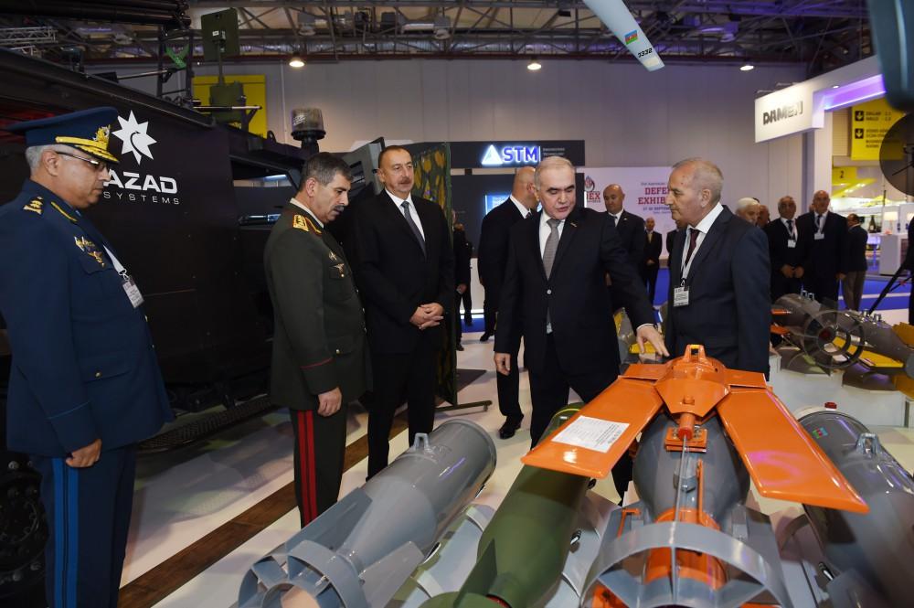 Prezident İlham Əliyev “ADEX 2016” II Azərbaycan Beynəlxalq müdafiə sərgisi ilə tanış olub (YENİLƏNİB) (FOTO)