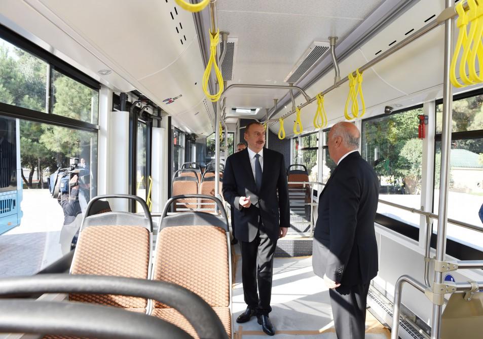 Prezident İlham Əliyev Sumqayıtda yeni sərnişin avtobusları ilə tanış olub (FOTO)