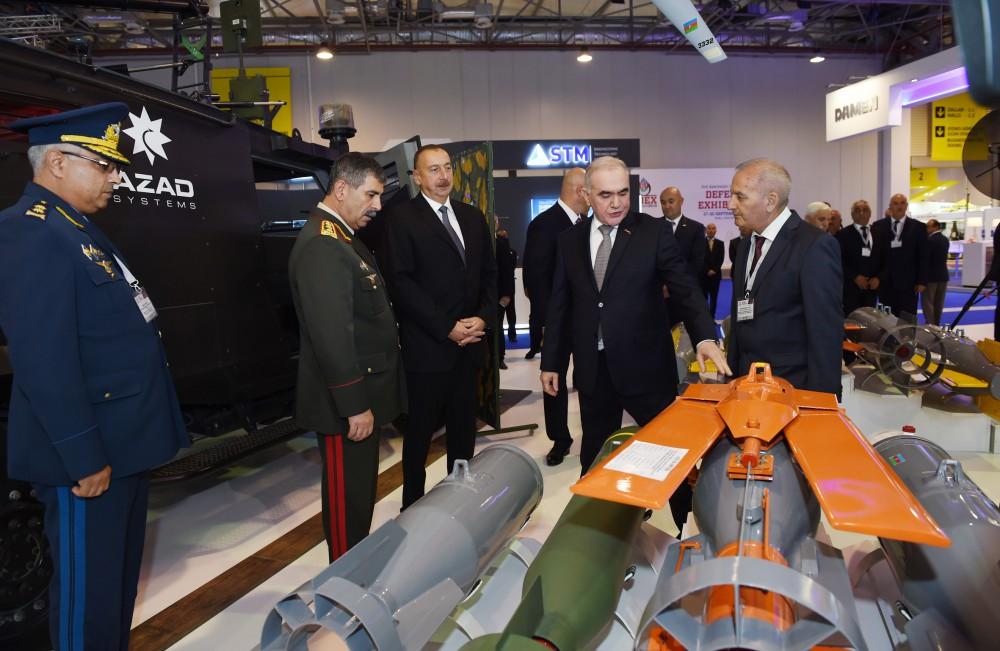 Prezident İlham Əliyev “ADEX 2016” II Azərbaycan Beynəlxalq müdafiə sərgisi ilə tanış olub (YENİLƏNİB) (FOTO)