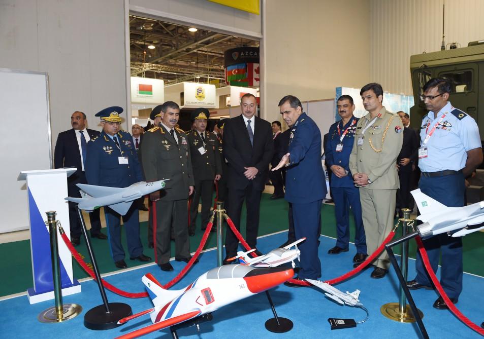 Prezident İlham Əliyev “ADEX 2016” II Azərbaycan Beynəlxalq müdafiə sərgisi ilə tanış olub (YENİLƏNİB) (FOTO)