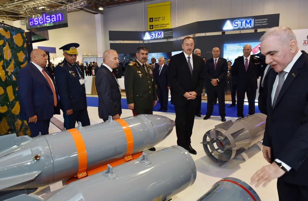 Prezident İlham Əliyev “ADEX 2016” II Azərbaycan Beynəlxalq müdafiə sərgisi ilə tanış olub (YENİLƏNİB) (FOTO)