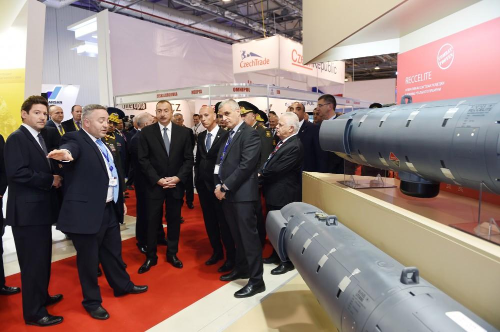 Prezident İlham Əliyev “ADEX 2016” II Azərbaycan Beynəlxalq müdafiə sərgisi ilə tanış olub (YENİLƏNİB) (FOTO)