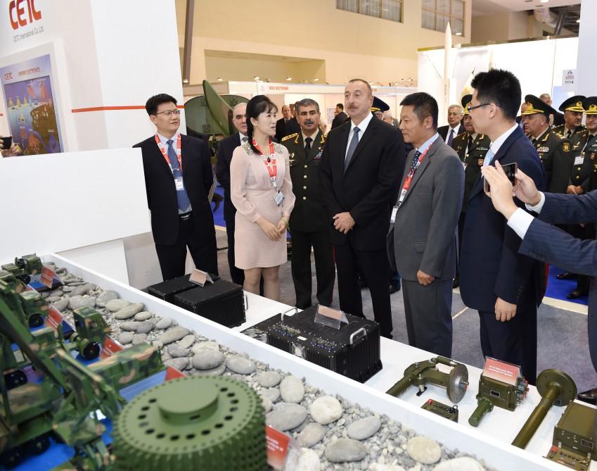 Prezident İlham Əliyev “ADEX 2016” II Azərbaycan Beynəlxalq müdafiə sərgisi ilə tanış olub (YENİLƏNİB) (FOTO)