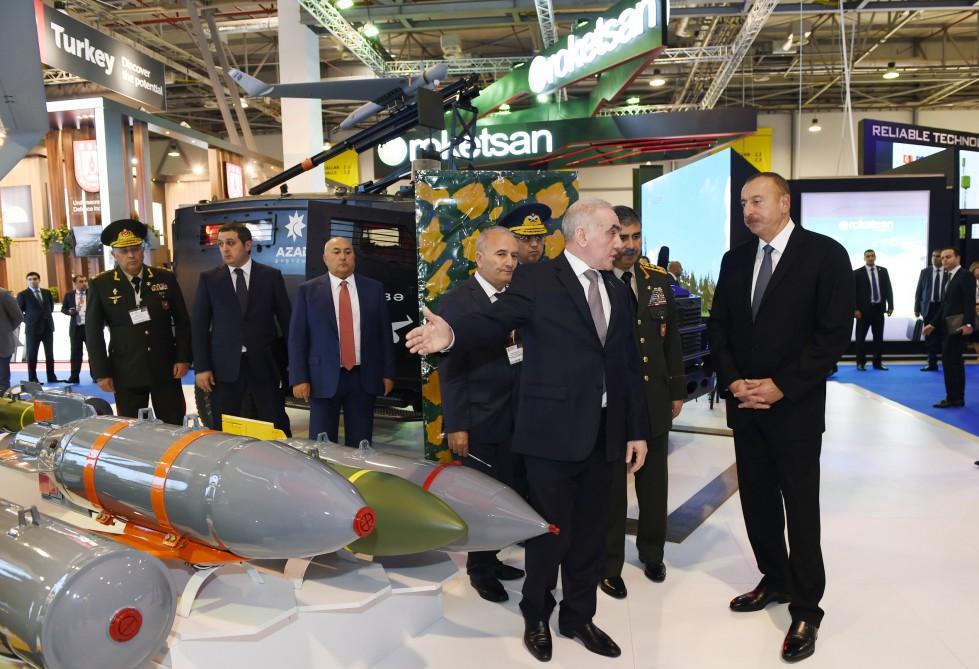 Prezident İlham Əliyev “ADEX 2016” II Azərbaycan Beynəlxalq müdafiə sərgisi ilə tanış olub (YENİLƏNİB) (FOTO)
