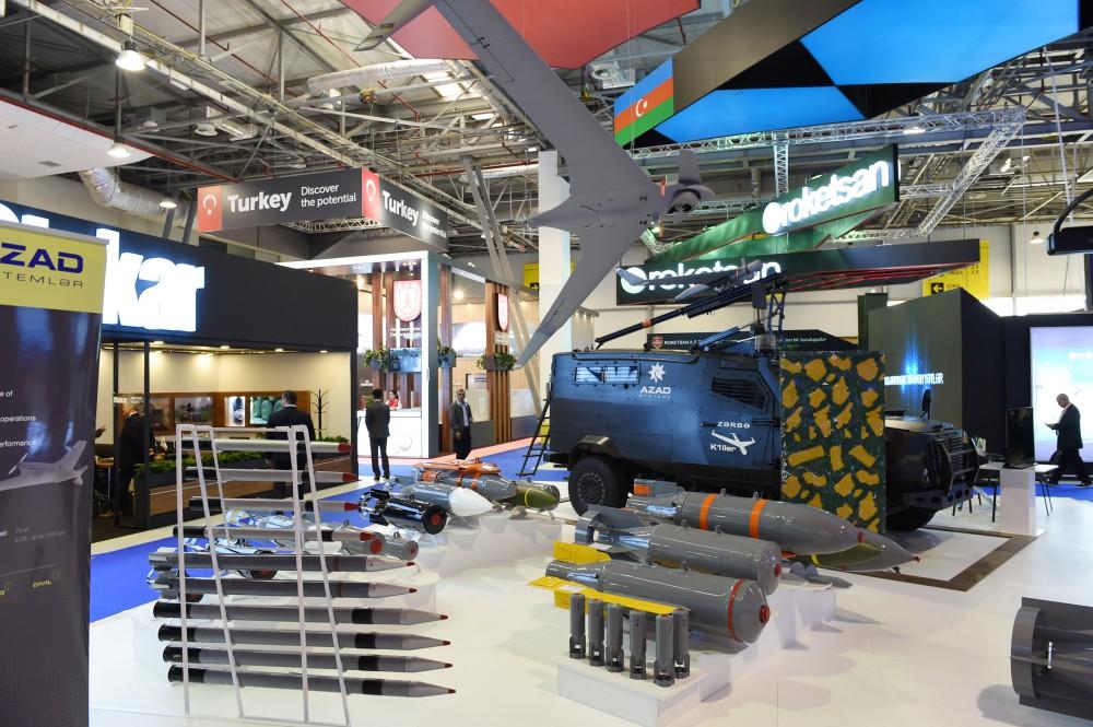 Prezident İlham Əliyev “ADEX 2016” II Azərbaycan Beynəlxalq müdafiə sərgisi ilə tanış olub (YENİLƏNİB) (FOTO)