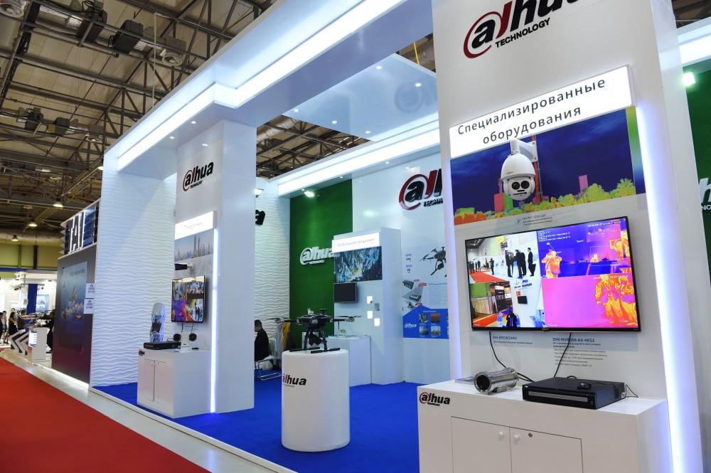 Prezident İlham Əliyev “ADEX 2016” II Azərbaycan Beynəlxalq müdafiə sərgisi ilə tanış olub (YENİLƏNİB) (FOTO)
