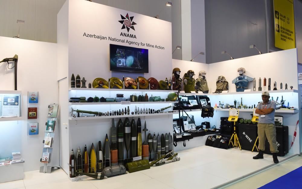 Prezident İlham Əliyev “ADEX 2016” II Azərbaycan Beynəlxalq müdafiə sərgisi ilə tanış olub (YENİLƏNİB) (FOTO)