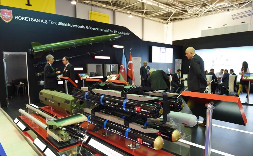 Prezident İlham Əliyev “ADEX 2016” II Azərbaycan Beynəlxalq müdafiə sərgisi ilə tanış olub (YENİLƏNİB) (FOTO)