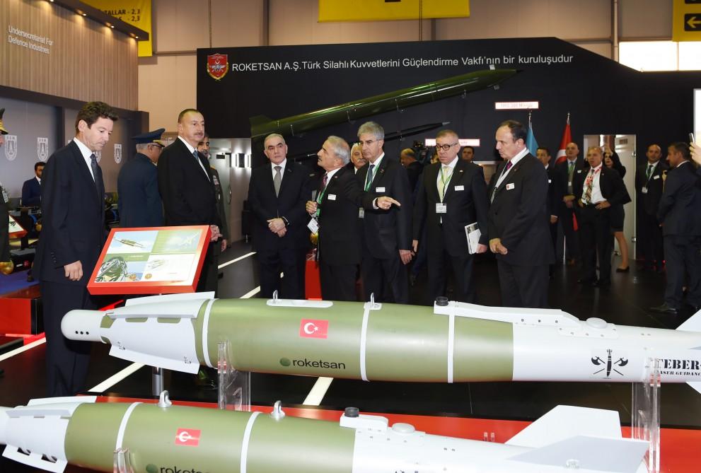 Prezident İlham Əliyev “ADEX 2016” II Azərbaycan Beynəlxalq müdafiə sərgisi ilə tanış olub (YENİLƏNİB) (FOTO)