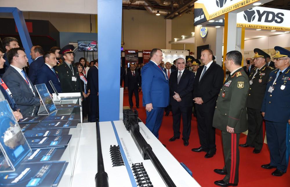 Prezident İlham Əliyev “ADEX 2016” II Azərbaycan Beynəlxalq müdafiə sərgisi ilə tanış olub (YENİLƏNİB) (FOTO)