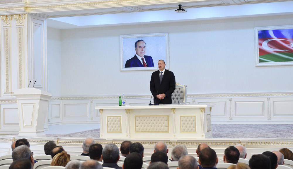Prezident İlham Əliyev Sumqayıtda Heydər Əliyev Mərkəzinin binasının açılışında iştirak edib (FOTO) (YENİLƏNİB 2)
