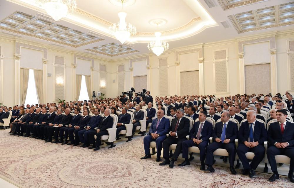 Prezident İlham Əliyev Sumqayıtda Heydər Əliyev Mərkəzinin binasının açılışında iştirak edib (FOTO) (YENİLƏNİB 2)