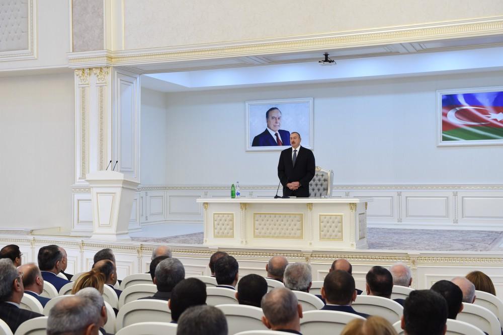 Prezident İlham Əliyev Sumqayıtda Heydər Əliyev Mərkəzinin binasının açılışında iştirak edib (FOTO) (YENİLƏNİB 2)