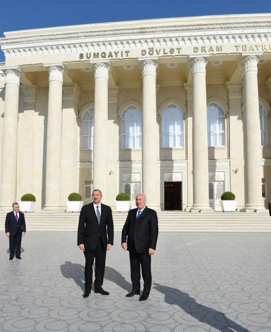 Prezident İlham Əliyev Sumqayıt Dövlət Dram Teatrının binasında yaradılan şəraitlə tanış olub (FOTO) (YENİLƏNİB)
