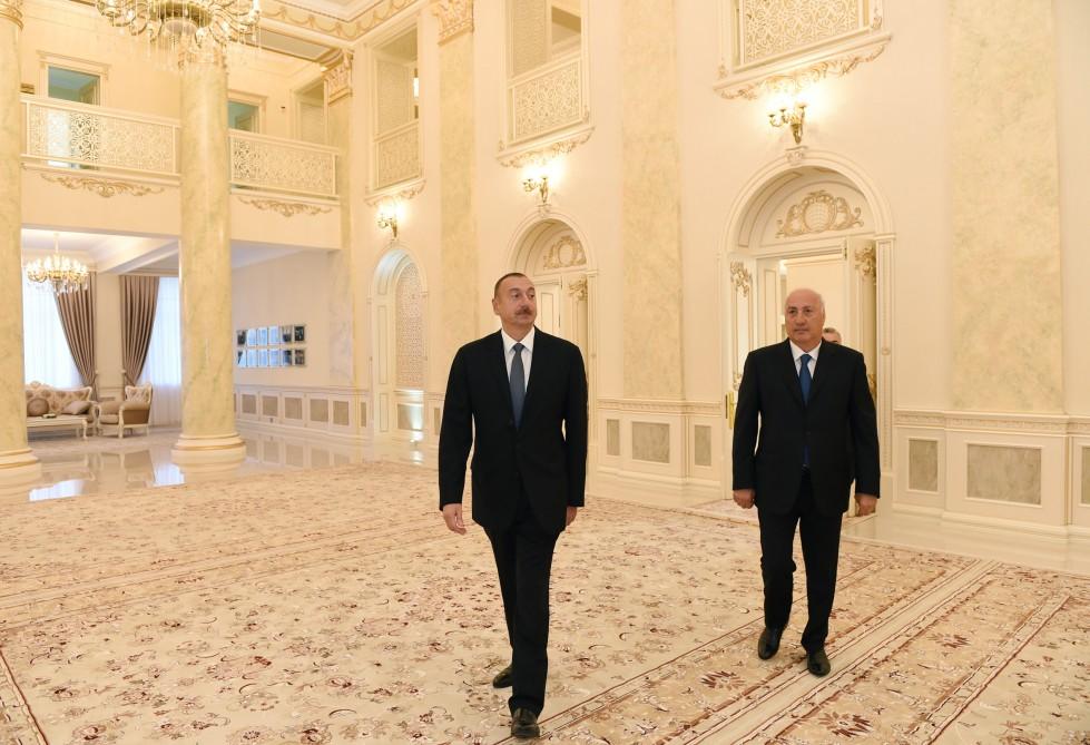 Prezident İlham Əliyev Sumqayıt Dövlət Dram Teatrının binasında yaradılan şəraitlə tanış olub (FOTO) (YENİLƏNİB)