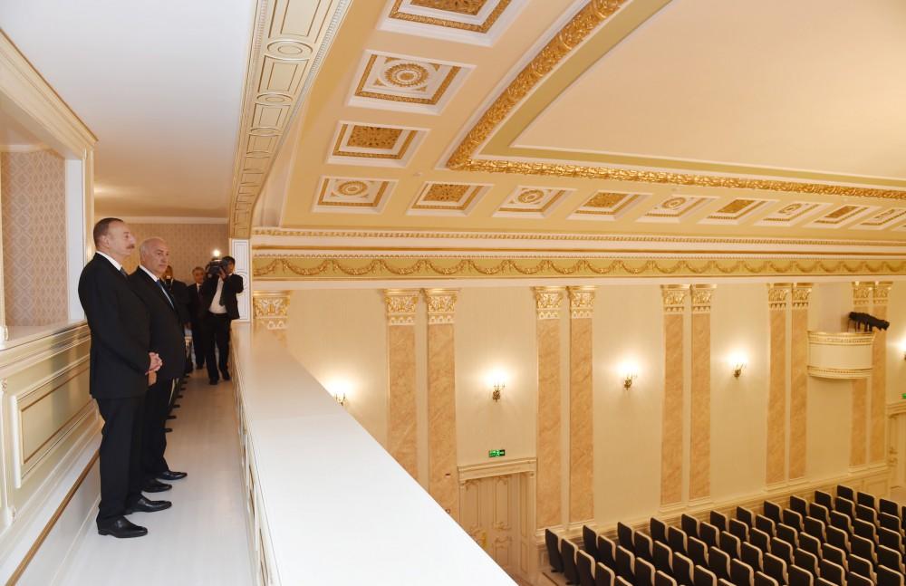 Prezident İlham Əliyev Sumqayıt Dövlət Dram Teatrının binasında yaradılan şəraitlə tanış olub (FOTO) (YENİLƏNİB)