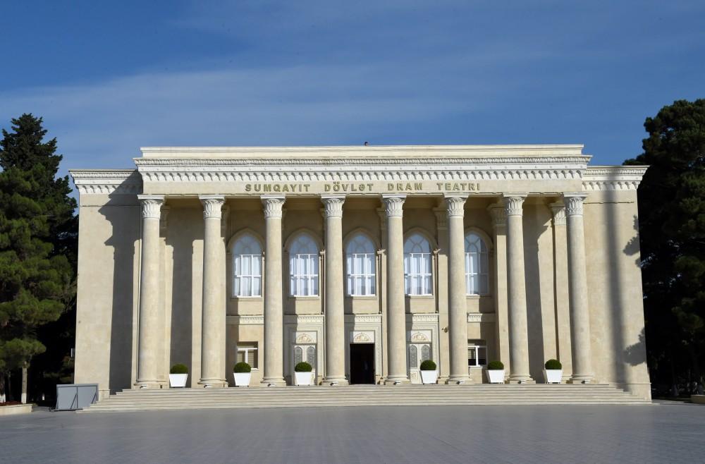 Prezident İlham Əliyev Sumqayıt Dövlət Dram Teatrının binasında yaradılan şəraitlə tanış olub (FOTO) (YENİLƏNİB)