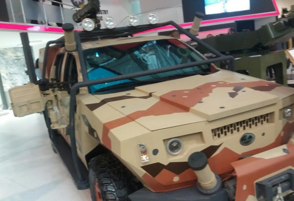Azərbaycanın "Gürzə" zirehli avtomobilinin yeni modeli nümayiş olunur (FOTO)