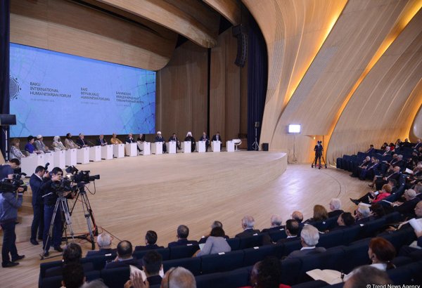 Çinli nünayəndə: Bakı humanitar forumu öz fəaliyyəti ilə heyrətləndirir
