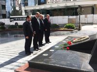 Avstraliya parlamentinin nümayəndə heyəti Xocalı soyqırımı qurbanlarının xatirəsini anıb (FOTO)