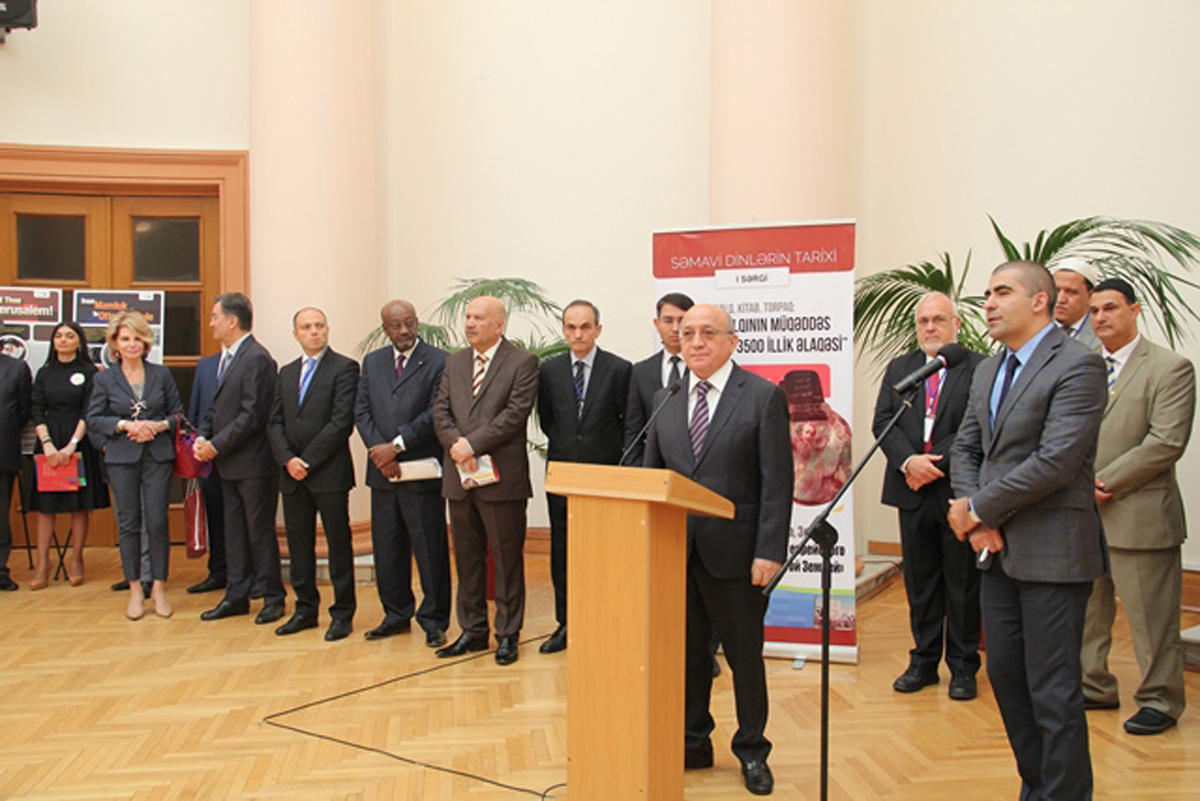 “Səmavi dinlərin tarixi”nin ilk sərgisi keçirilib (FOTO)