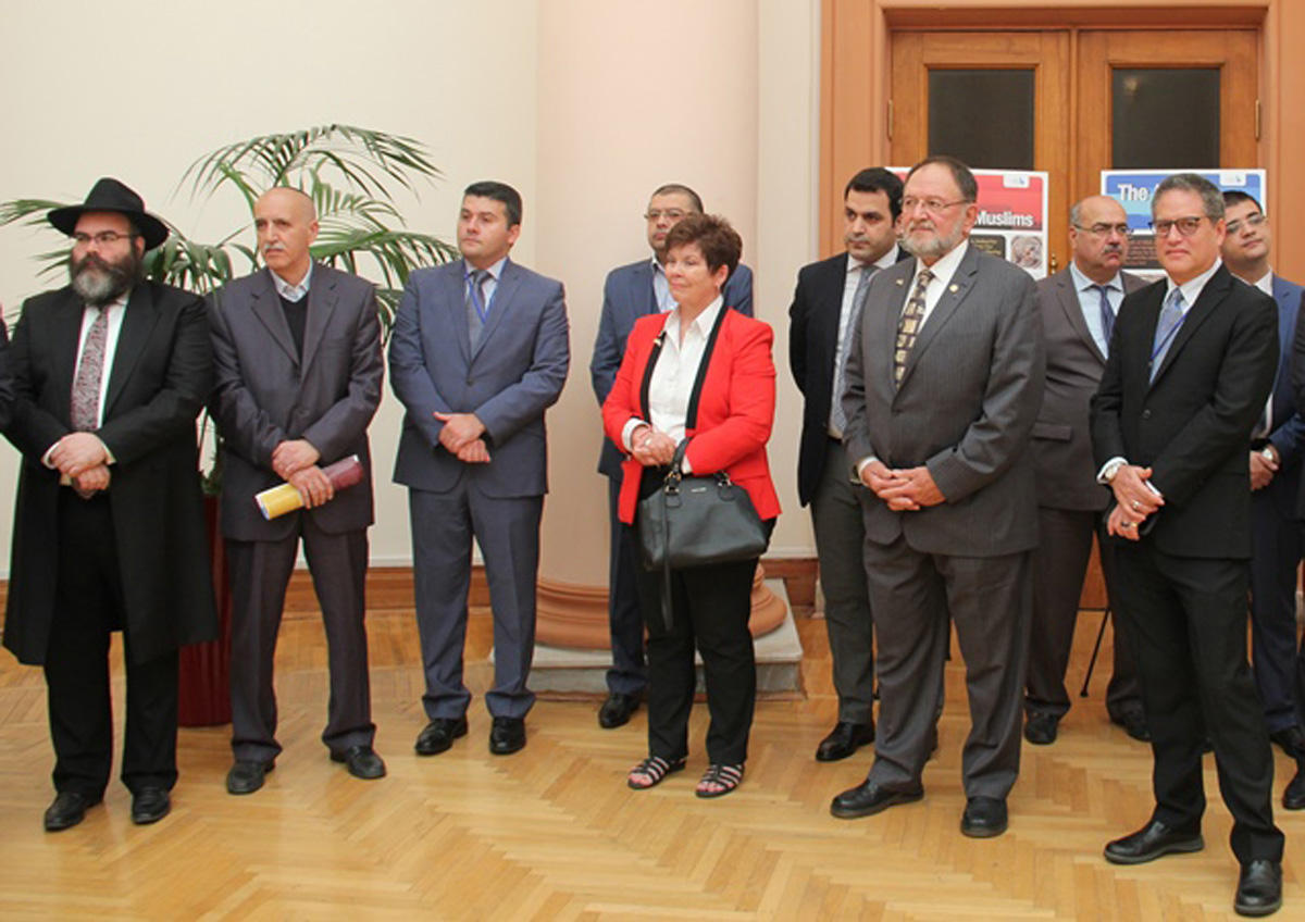 “Səmavi dinlərin tarixi”nin ilk sərgisi keçirilib (FOTO)